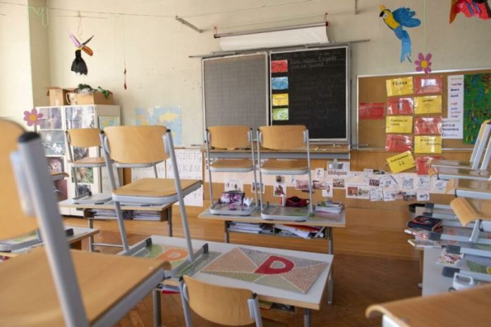 736373_skola01-epa-jeanchristophe-bott_share-1068x712